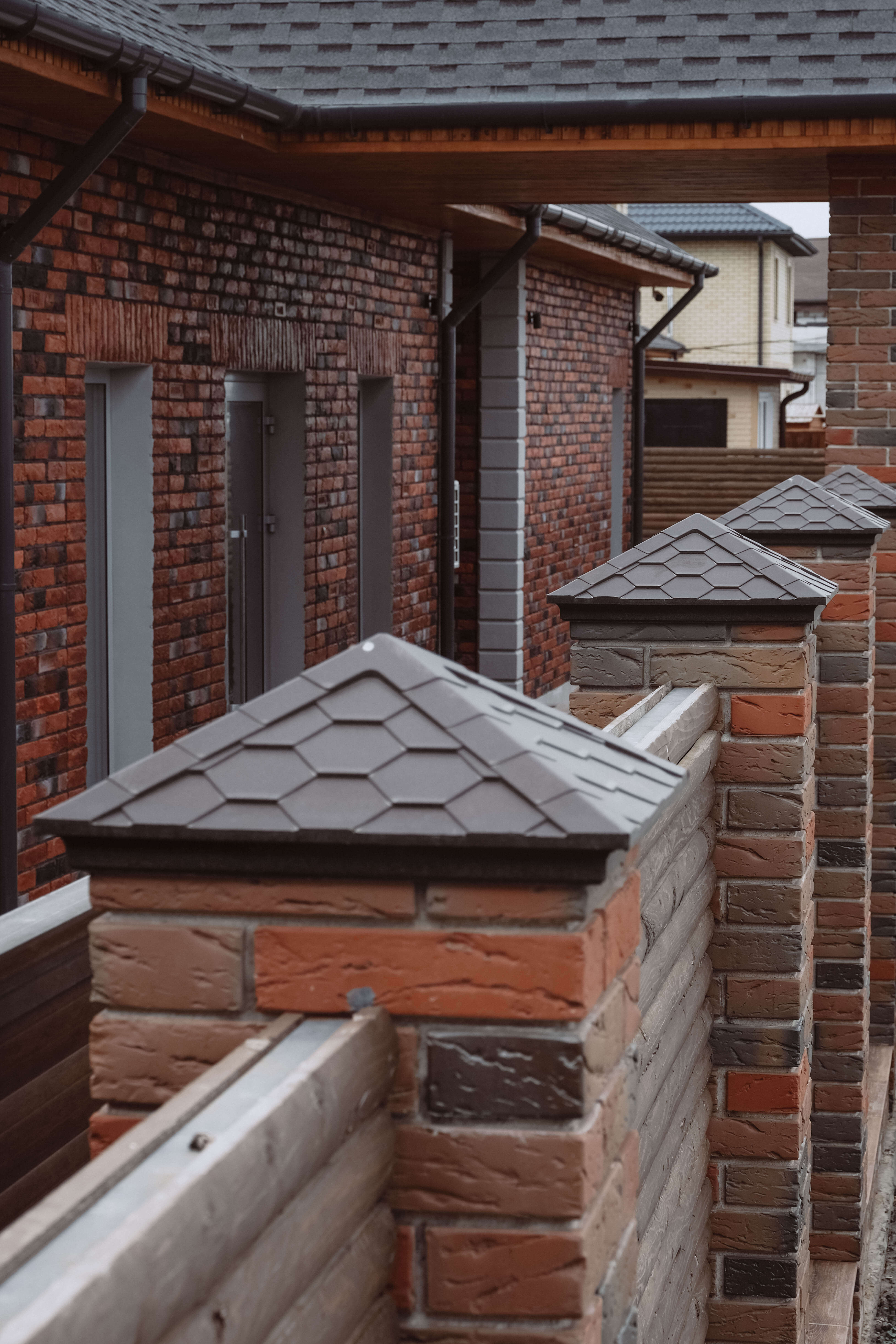 Колпак Zking Эверест Коричневый на столб 1.5х1.5 кирпича (390х390мм) в Орехово-Зуево фото